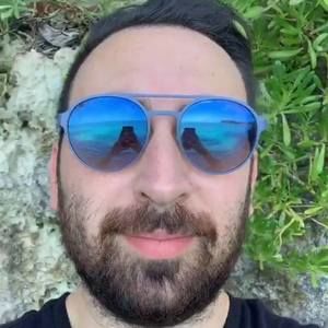 Meet your Posher, Zach